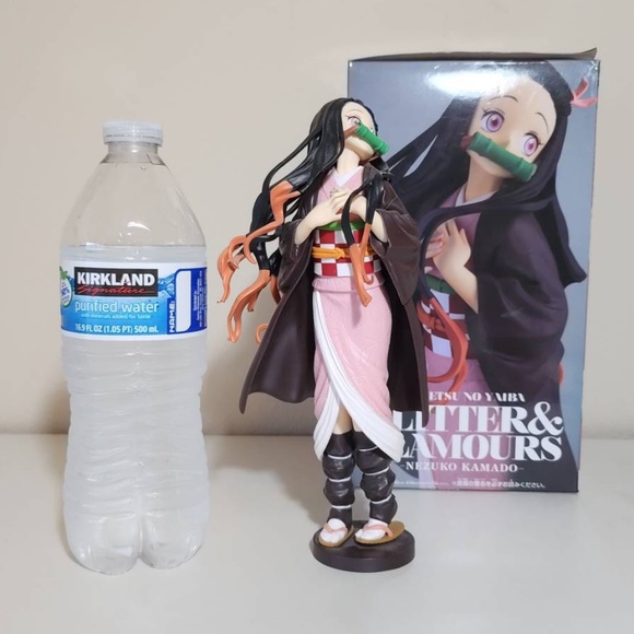 Demon slayer manga books, plushie and action figures - Picture 9 of 12